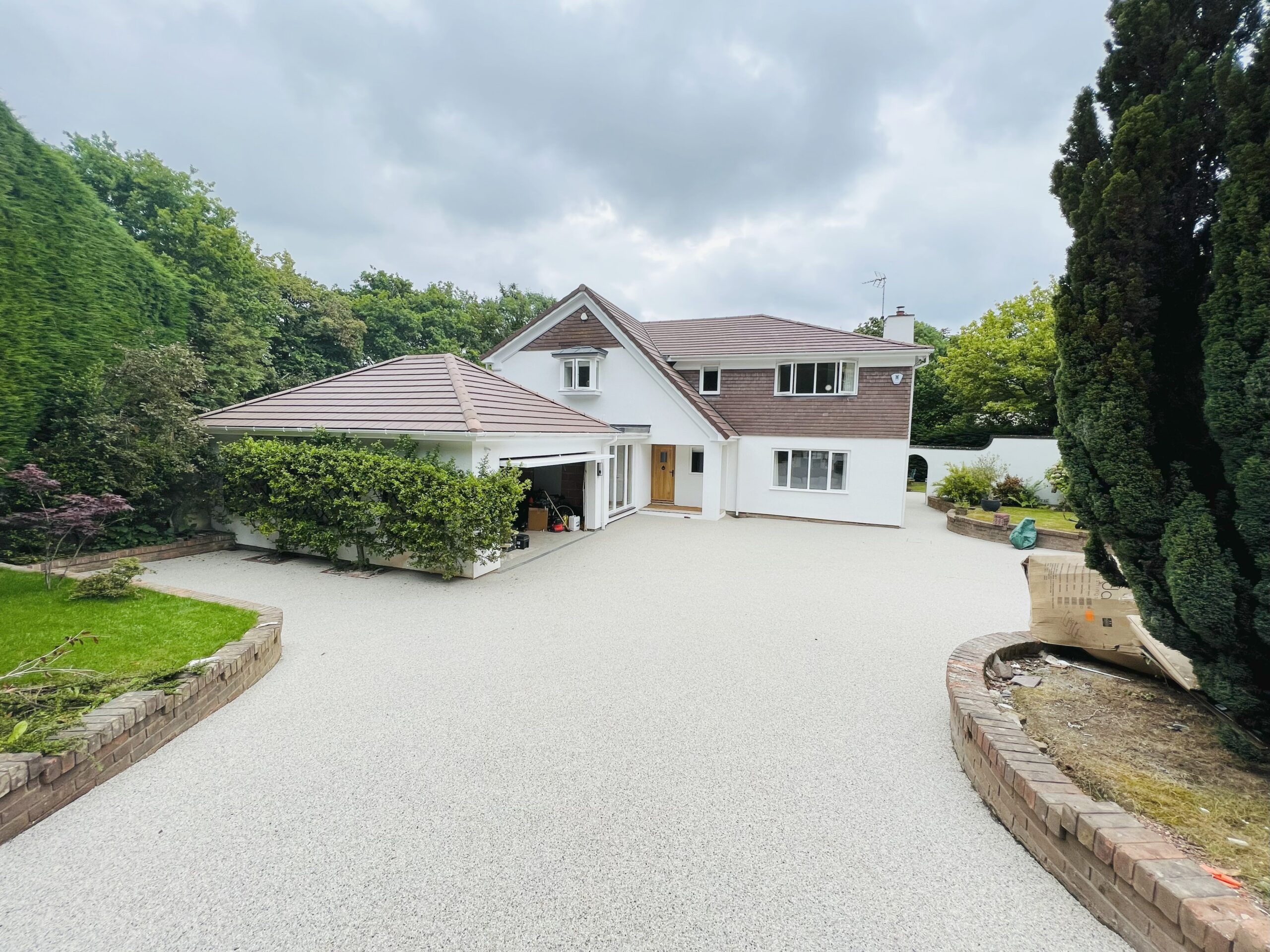 White resin bound surfacing for large residential driveway