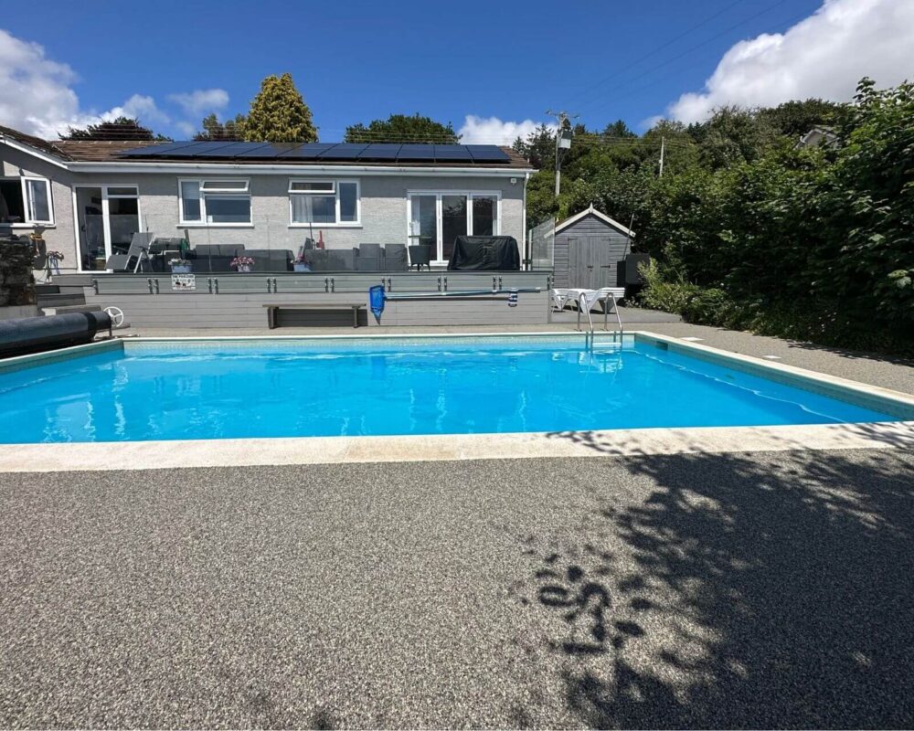 Smart volcanic grey resin bound pool surround